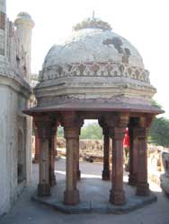 Humayun Tomb Complex - Isa Khan's Tomb - Doomed pavilion on the terrace